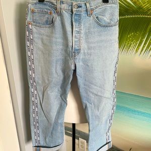 NWOT Levis Logo Side Jeans